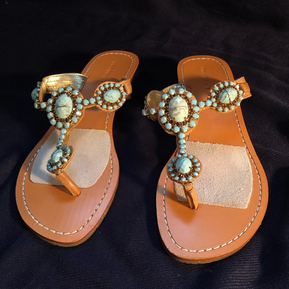 NEW Trump Sandals, High End look! Don’t fit me:(